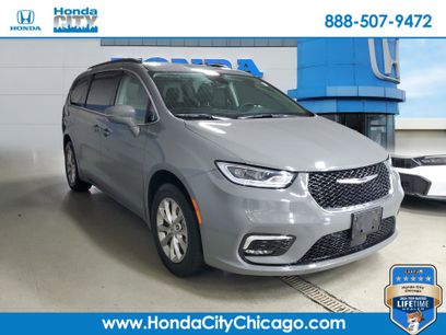 Used 2022 Chrysler Pacifica Touring-L