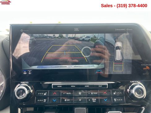 Used 2022 Toyota Highlander Platinum AWD/4WD image 17