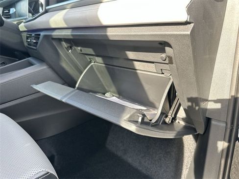 New 2026 Volkswagen Tiguan SE R-Line image 31