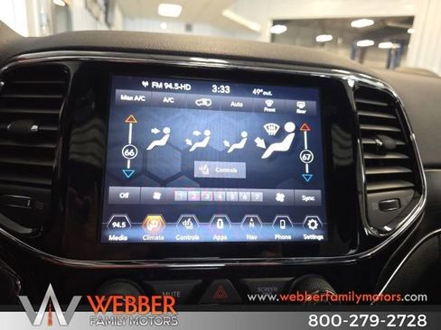 Used 2020 Jeep Grand Cherokee Limited AWD/4WD image 22