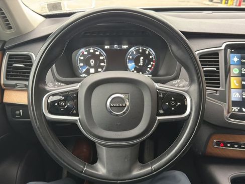 Used 2022 Volvo XC90 T6 Momentum w/ Climate Package image 10