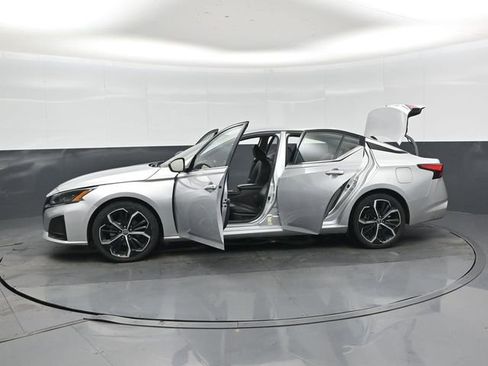 Used 2023 Nissan Altima 2.5 SR image 49