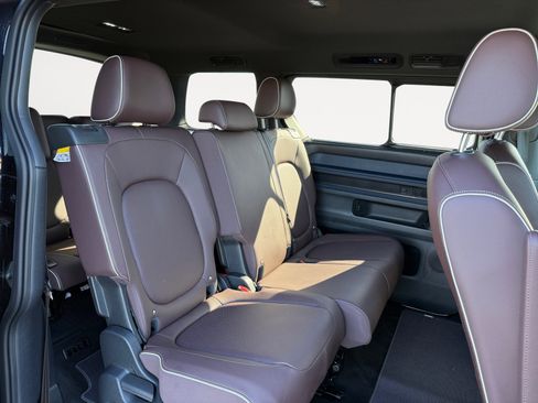Certified 2025 Volkswagen ID. Buzz 1st Edition RWD image 18