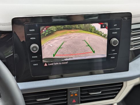 Used 2025 Volkswagen Jetta SE w/ Sunroof Package FWD image 26
