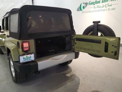 Used 2013 Jeep Wrangler Unlimited Sahara w/ Connectivity Group AWD/4WD image 6