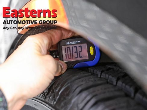 Used 2023 Chrysler Pacifica Touring-L FWD image 28