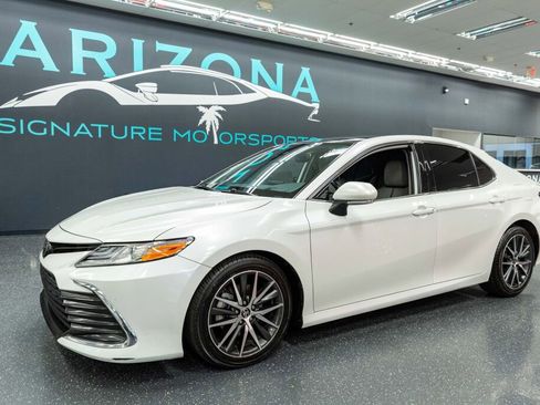 Used 2022 Toyota Camry XLE FWD image 1