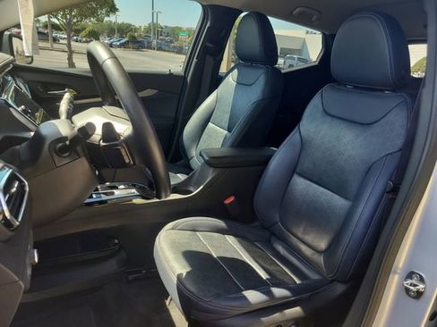 Used 2022 Chevrolet Bolt EUV LT w/ Convenience Package FWD image 20