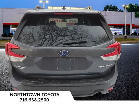 Used 2022 Subaru Forester Premium image 8