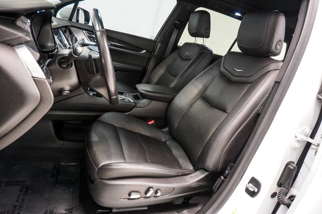 Used 2022 Cadillac XT6 Premium Luxury w/ Technology Package FWD image 6