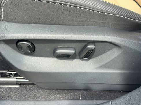 Certified 2026 Volkswagen Atlas Cross Sport SE FWD image 15