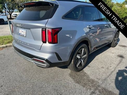 Certified 2022 Kia Sorento S w/ Panoramic Sunroof Package FWD image 2