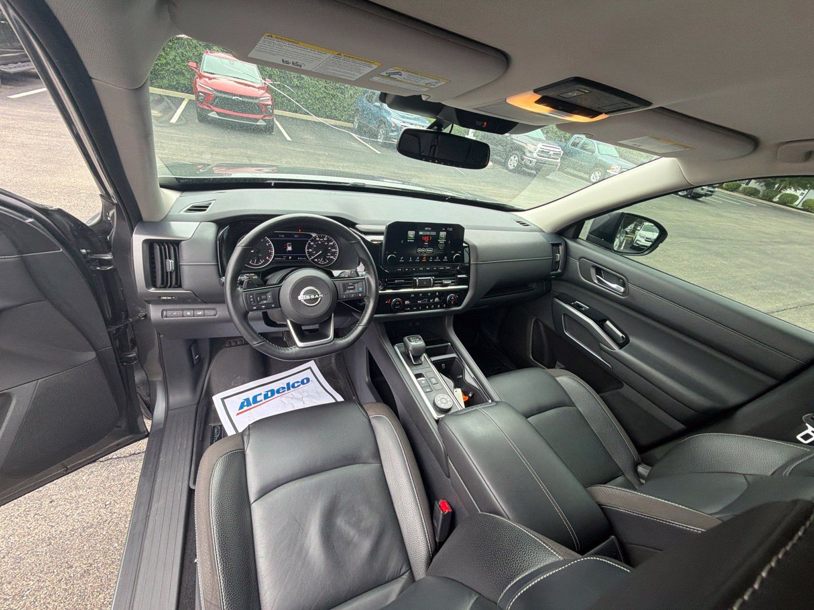 Used 2022 Nissan Pathfinder SL AWD/4WD image 27