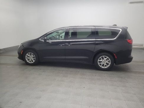 Used 2023 Chrysler Voyager LX FWD image 3