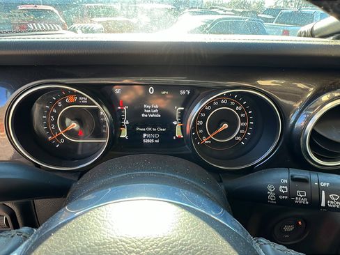 Used 2021 Jeep Wrangler Unlimited Sahara image 28