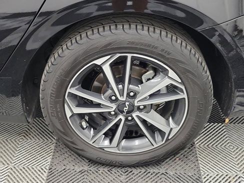 Used 2022 Kia Forte LXS w/ LXS Technology Package image 9