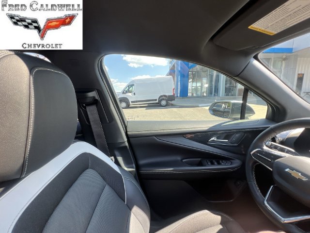 Used 2025 Chevrolet Blazer EV LT AWD/4WD image 15