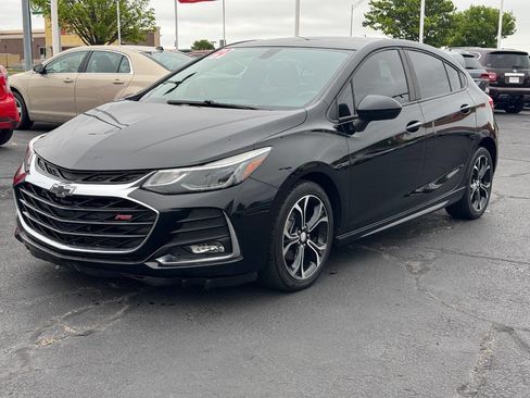 Used 2019 Chevrolet Cruze LT w/ Convenience Package FWD image 9