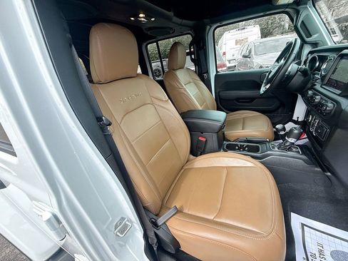 Used 2023 Jeep Wrangler Unlimited Sahara w/ Cold Weather Group image 33