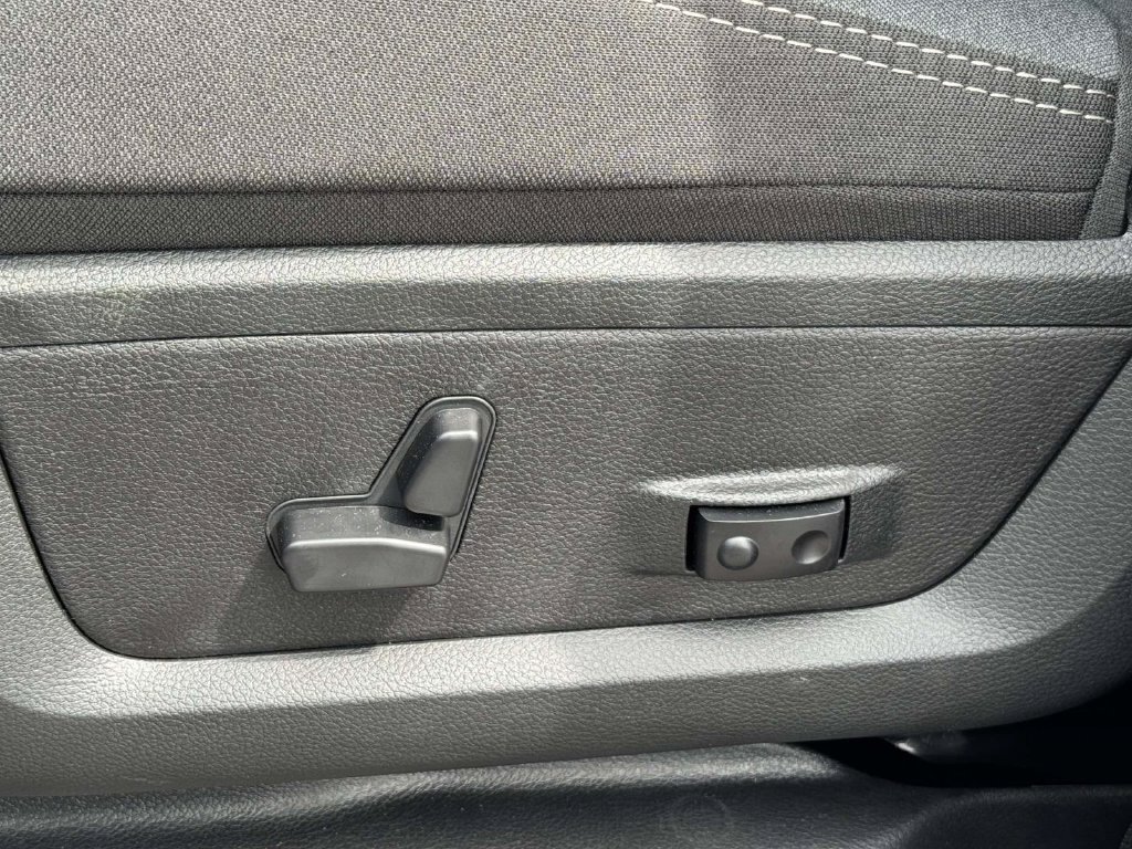 New 2026 RAM 3500 Big Horn AWD/4WD image 29