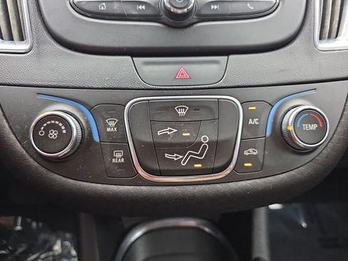 Used 2018 Chevrolet Malibu LT FWD image 26