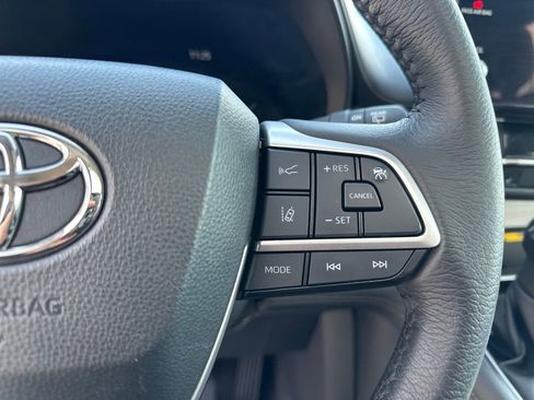 Certified 2025 Toyota Sienna XLE image 20