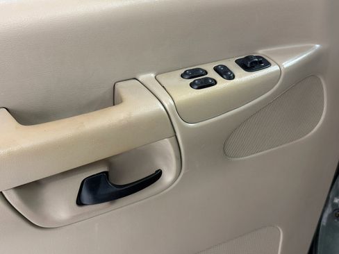 Used 2002 Ford E-350 and Econoline 350 Van image 47