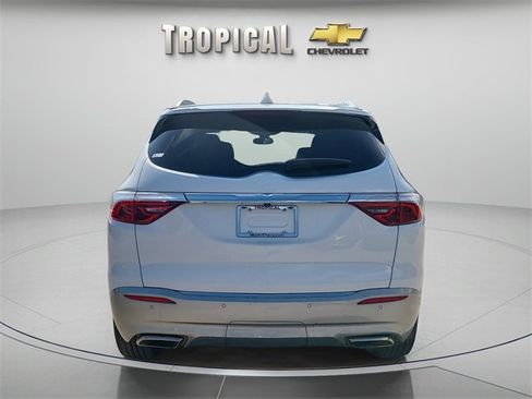 Used 2022 Buick Enclave Essence image 4