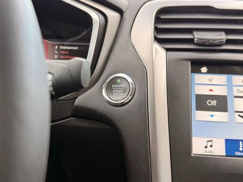 Used 2017 Ford Fusion SE w/ Equipment Group 602A image 29