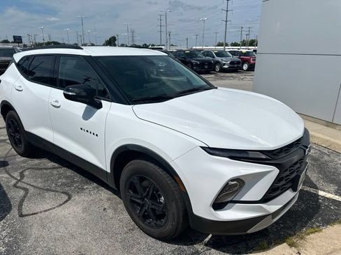 Used 2025 Chevrolet Blazer LT w/ Midnight/Sport Edition FWD image 5
