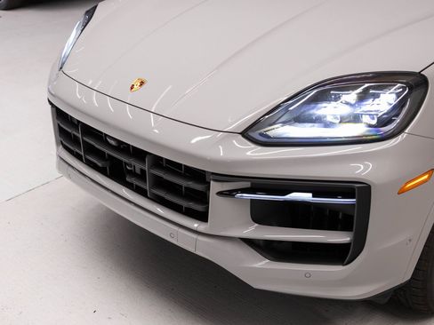 Certified 2026 Porsche Cayenne Coupe image 33
