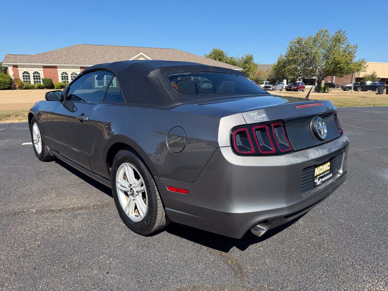 Used 2014 Ford Mustang Convertible RWD image 7