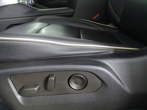 Used 2022 GMC Yukon SLT w/ SLT Luxury Package image 22