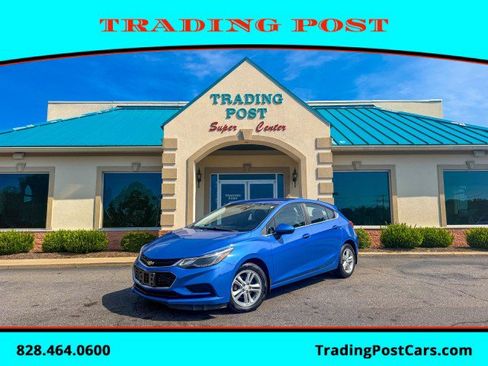 Used 2017 Chevrolet Cruze LT FWD image 1