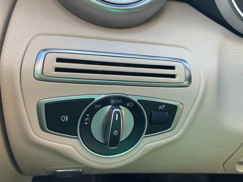 Used 2019 Mercedes-Benz C 300 4MATIC Sedan image 24