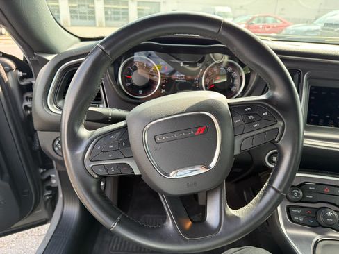 Used 2018 Dodge Challenger SXT RWD image 14