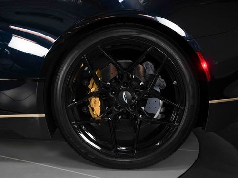 Used 2025 Aston Martin Vanquish RWD image 22