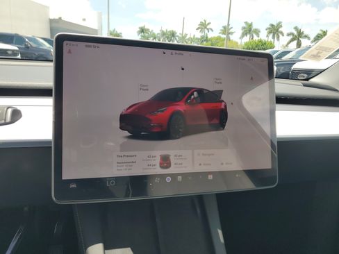 Used 2024 Tesla Model Y Long Range RWD image 27