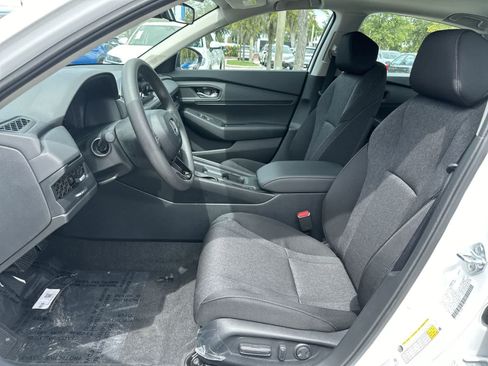 Used 2025 Honda Accord SE image 13