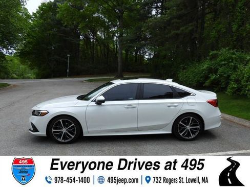 Used 2024 Honda Civic Touring image 2