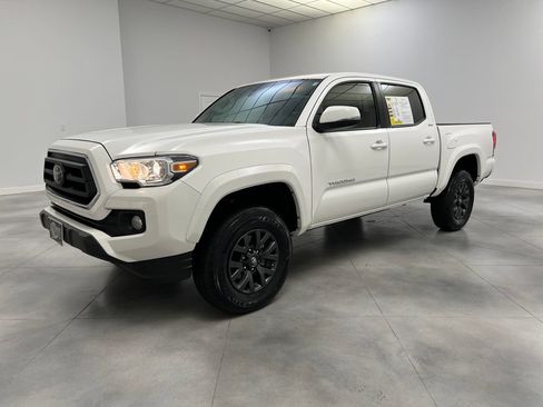 Used 2023 Toyota Tacoma SR5 w/ Technology Package AWD/4WD image 4