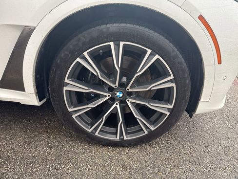 Used 2022 BMW X7 M50i AWD/4WD image 3