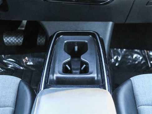 Used 2023 Volkswagen ID.4 Pro image 9