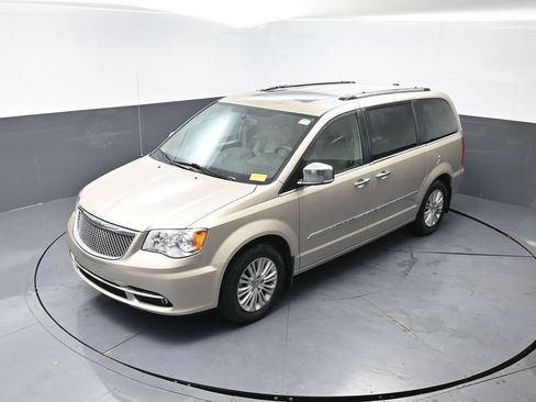 Used 2015 Chrysler Town & Country Limited Platinum w/ Trailer Tow Group FWD image 13