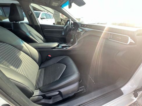 Used 2018 Toyota Camry SE w/ Audio Package image 32