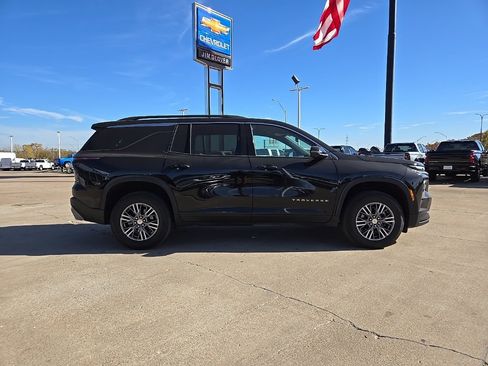 Used 2024 Chevrolet Traverse LT image 6