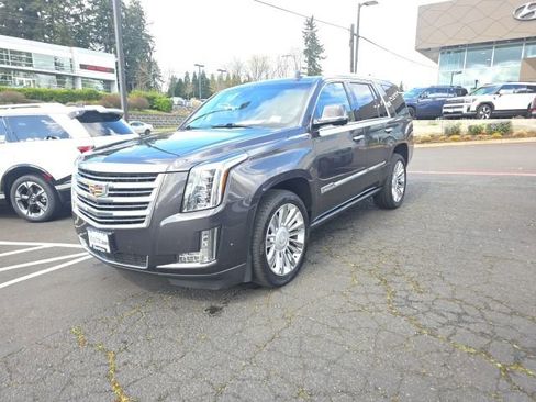 Used 2017 Cadillac Escalade Platinum AWD/4WD image 3