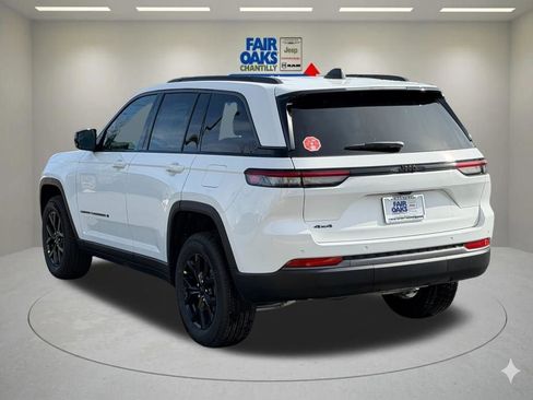 New 2026 Jeep Grand Cherokee Altitude AWD/4WD image 8
