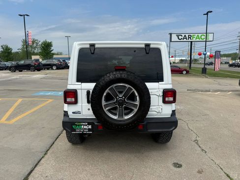 Used 2018 Jeep Wrangler Unlimited Sahara w/ Uconnect 4C Nav & Sound Group AWD/4WD image 10