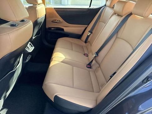 Used 2025 Lexus ES 300h w/ Premium Package image 23